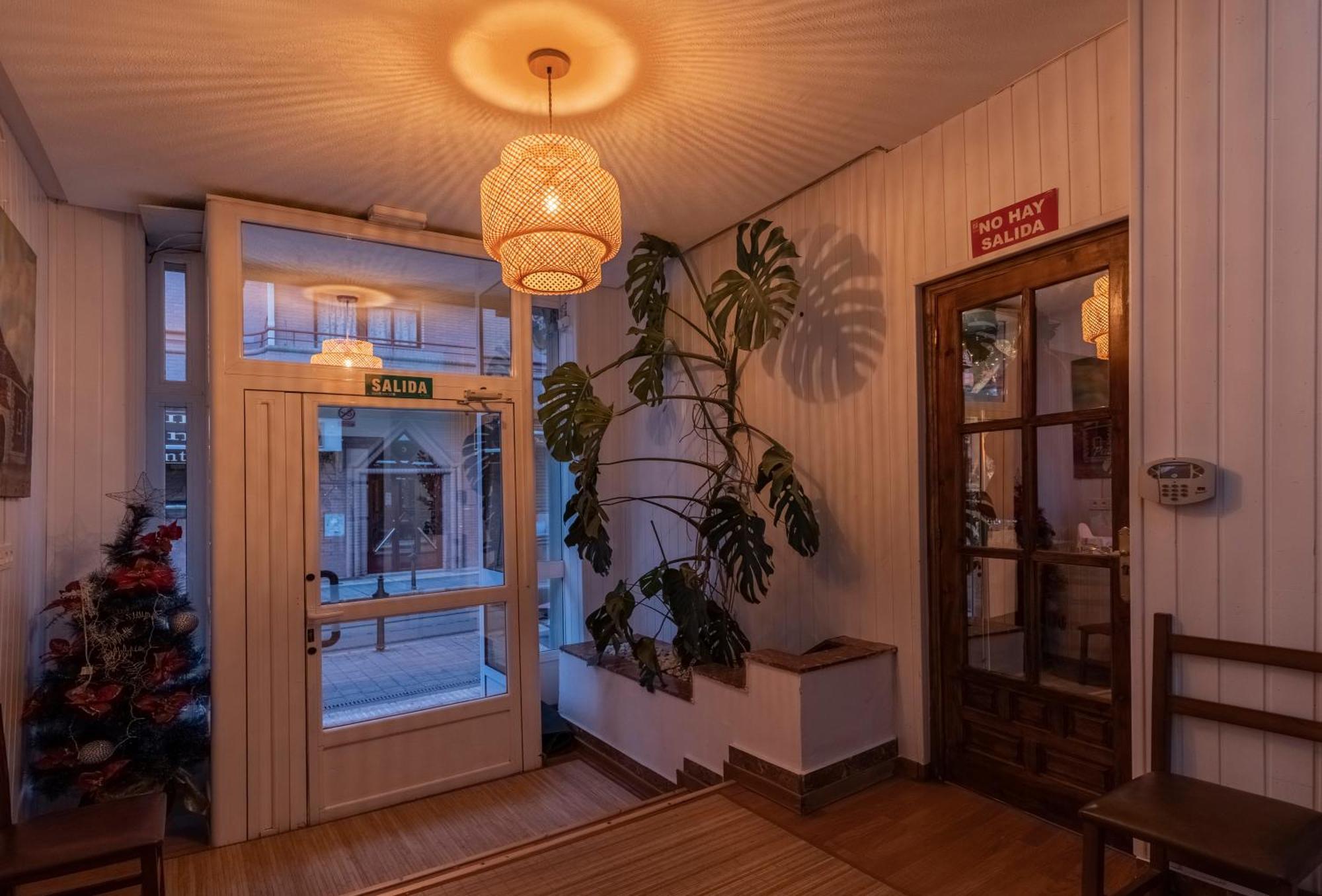 Hostal Julio Cesar La Virgen del Camino Eksteriør bilde