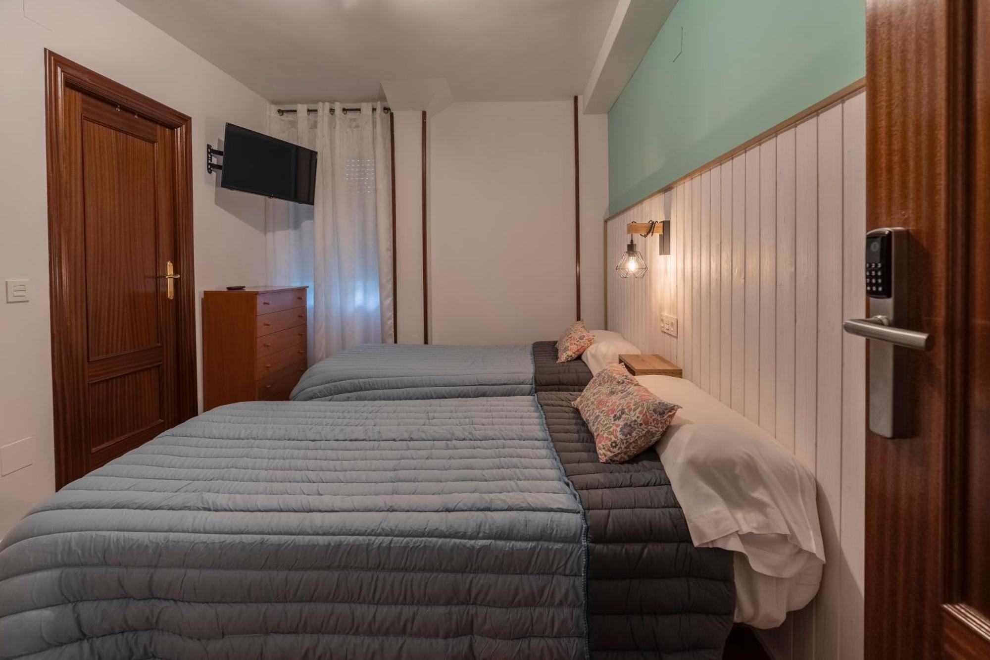 Hostal Julio Cesar La Virgen del Camino Eksteriør bilde